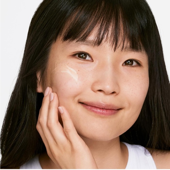 Clinique 3-Step Dramatically Different Moisturizing Oil Free Gel - Picture 4 of 8